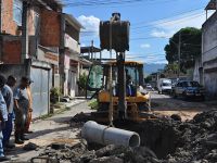 Prefeitura de Belford Roxo realiza obras de saneamento 1 VILA ENTRE RIOS E PIAM Cerca de 15 metros de manilhas foram substituídas na Rua dos Congregados pela Secretaria de Conservação Claudio Nunes PMBR
