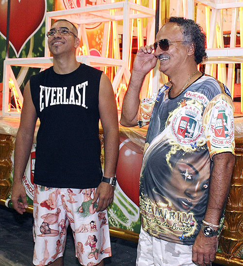 Helinho (D) e o carnavalesco Cahê Rodrigues / Foto: Alberto Ellobo